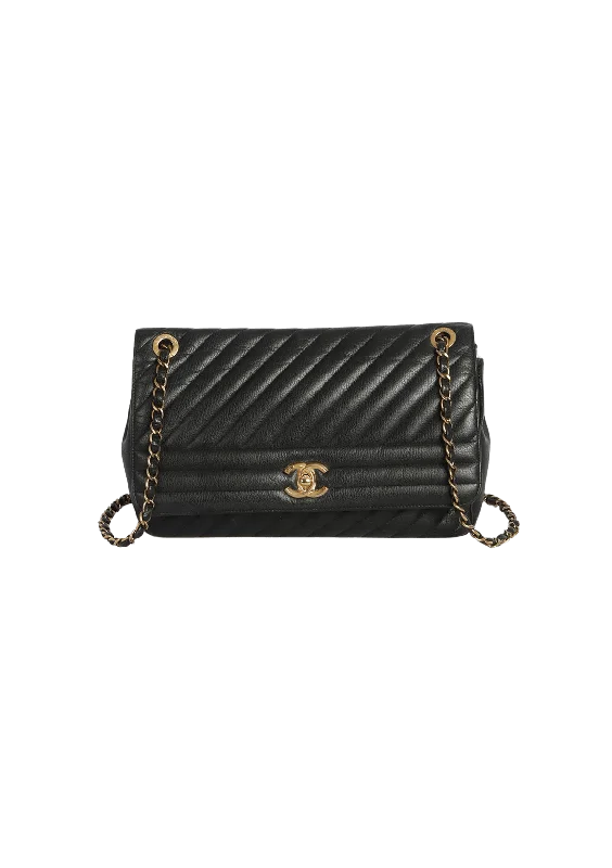 Comfort Meets Fashion MEDIUM CC DIAGONAL FLAP BAG Premium Handbags At Exclusive Prices Comfort Meets Fashion MEDIUM CC DIAGONAL FLAP BAG Premium Handbags At Exclusive Prices